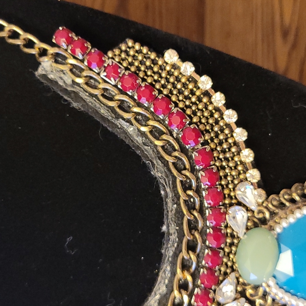 Costume Jewelry Necklace - Picture 4 of 8